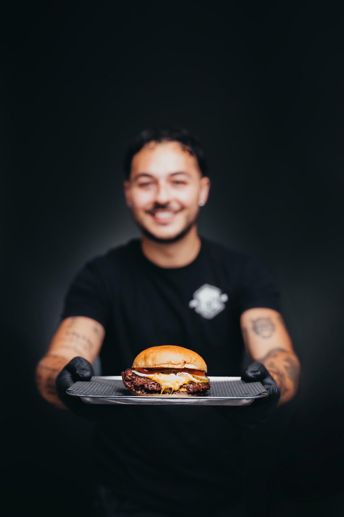 Smashburgare med pommes och dipp från Kuben